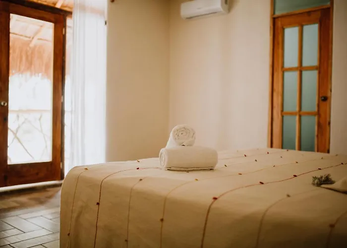 Xiknal Hotel 2*